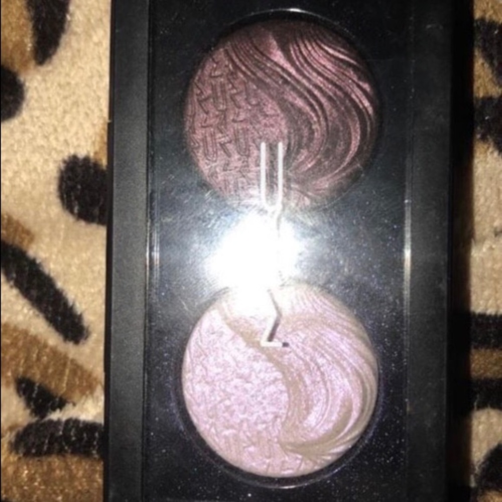 MAC eyeshadow duo